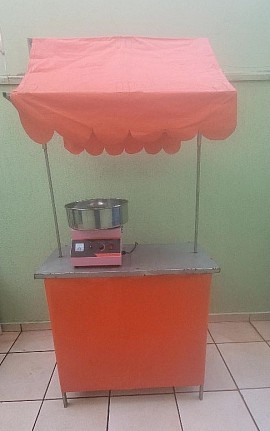 Em kits selecionados, oferecemos como cortesia o serviço de barraquinha de algodão-doce durante a festa
